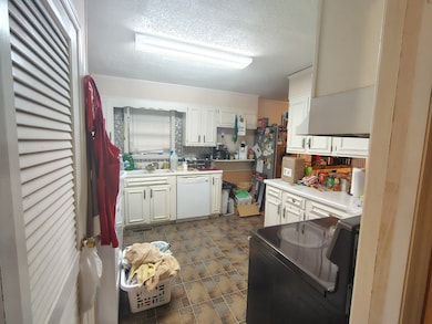 405 Henderson Rd, Jackson, TN 38305 - photo 5