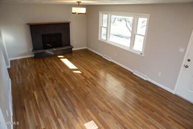 700 E Logan Ave (5)