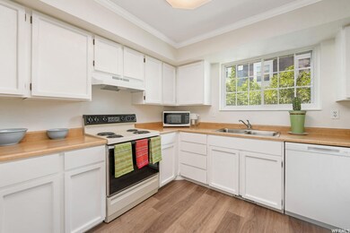 643 Williamsburg Park Cir unit 54, Sandy, UT 84070 - photo 7