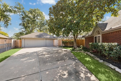 12007 Twilight Sky Ct, Houston, TX 77059 - photo 2