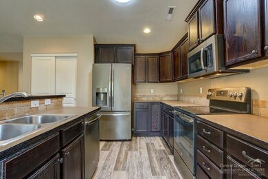 1670 W Williamson Ave, Sisters, OR 97759 - photo 4