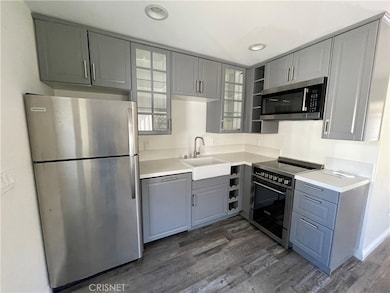 22018 Martinez St, Woodland Hills, CA 91364 - photo 4