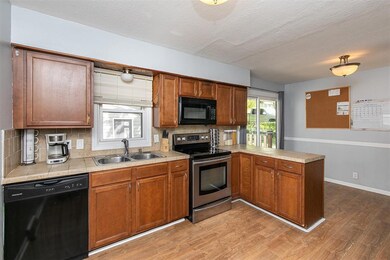 2219 SE 6th St, Des Moines, IA 50315 - photo 6