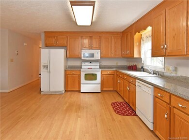 114 Polly Dr, Statesville, NC 28625 - photo 4