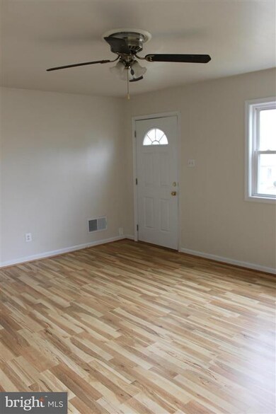 109 Morton Ct, Manassas Park, VA 20111 - photo 4