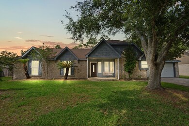 1304 Edinburgh Dr, Friendswood, TX 77546 - photo 2