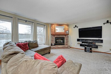 12160 Doncaster Ct, Fishers, IN 46037 - photo 2