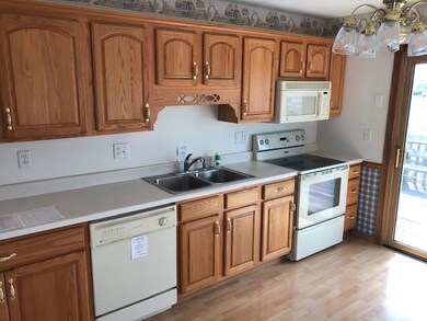 2705 Matthew Dr SW, Cedar Rapids, IA 52404 - photo 4