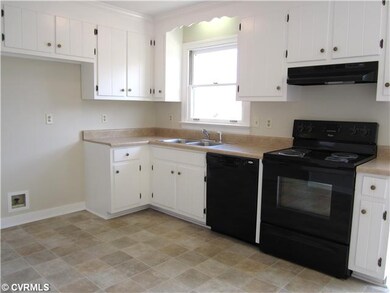 Kitchen - Updated Kitchen with new countertop & flooring!