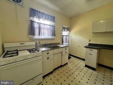 3061 Livingston St, Philadelphia, PA 19134 - photo 7