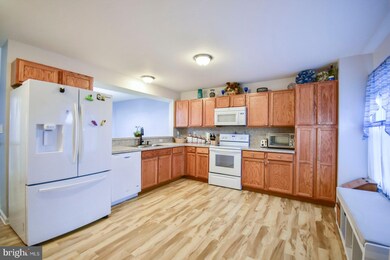 417 E 6th Ave, Ranson, WV 25438 - photo 2