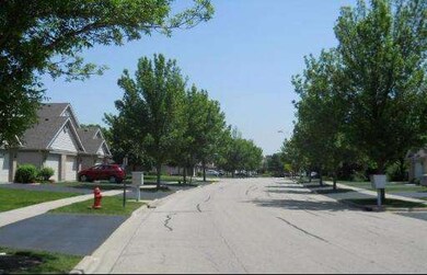 1842 Grove Ave unit 18B184, Schaumburg, IL 60193 - photo 3