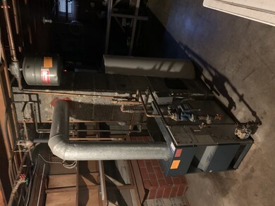 96 Kirk Dr, Springfield, MA 01109 - photo 5