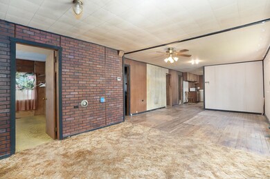 201 N Elm St-105