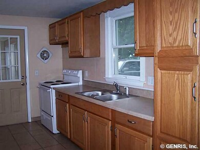 Kitchen Oak Raised panel cabinets & Tile Back spla