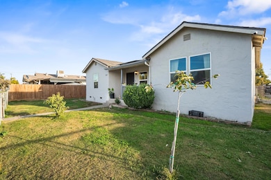 717 W Kern Ave, Tulare, CA 93274 - photo 2