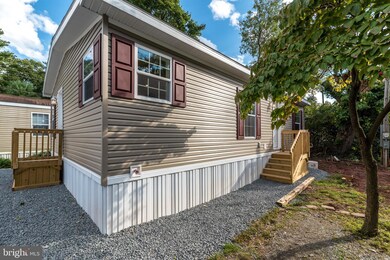 8 Nichols Cir, Phoenixville, PA 19460 - photo 2