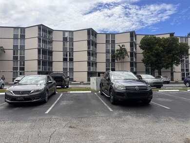 Las Brisas at Country Club of Miami unit C409, Hialeah, FL 33015 - photo 6