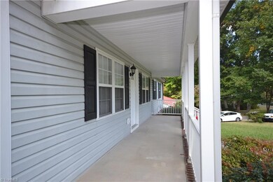 1141 Cranbrook Cir, Asheboro, NC 27205 - photo 3