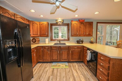 17 King Henry Dr, Londonderry, NH 03053 - photo 3