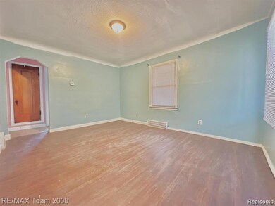 7725 Rosemont Ave, Detroit, MI 48228 - photo 2