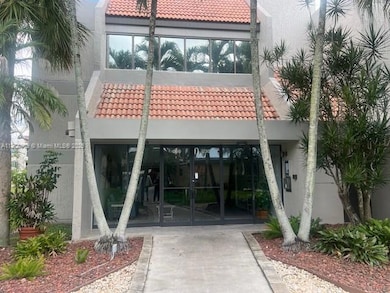 230 Lakeview Dr unit 109, Weston, FL 33326 - photo 2