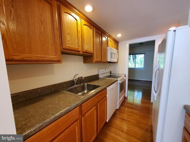 6067 Bonnie Bern Ct, Burke, VA 22015 - photo 3