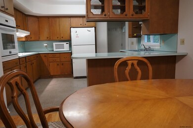 49 Kelton Ct, Albany, NY 12209 - photo 5