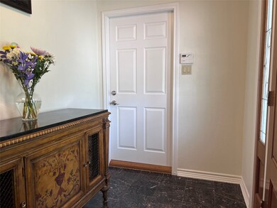 3009 W Parkwood Ave unit B, Friendswood, TX 77546 - photo 4