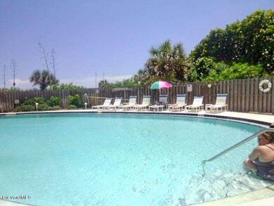 LARGE HEATED POOL