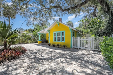 703 Shady Ln, Melbourne, FL 32935 - photo 2