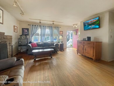 481 West End Ave. Living Room 3