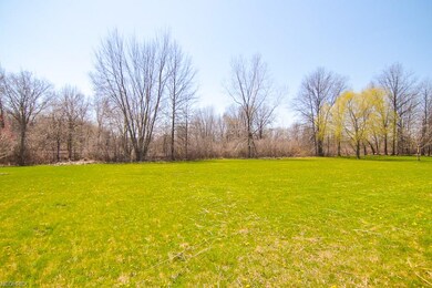 27093 Glenside Ln, Olmsted Falls, OH 44138 - photo 2