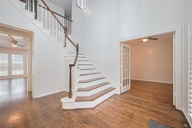 Enter into the wide, welcoming foyer featuring soa