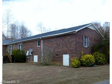 286 Lawrence Dr, Asheboro, NC 27205 - photo 5