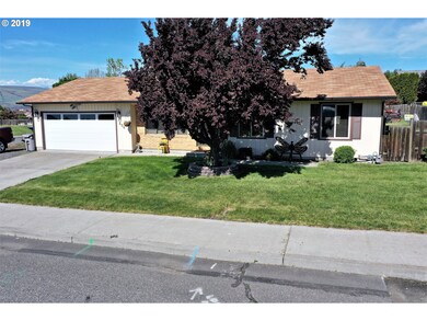 606 Sherman Dr, the Dalles, OR 97058 - photo 2