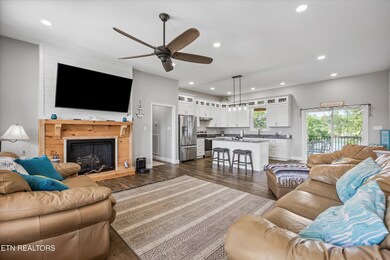 06-487 Peninsula Pointe -02