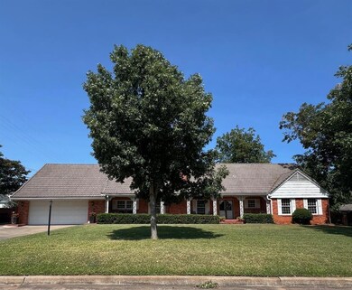 210 E Cammack, Shawnee, OK 74804 - photo 2