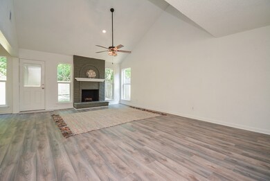 8711 Saratoga Forest Dr, Houston, TX 77088 - photo 5