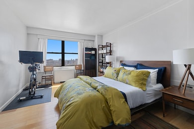 Executive Towers unit 12V, Bronx, NY 10451 - photo 3