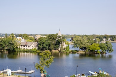 Stunning views of Fowler Lake