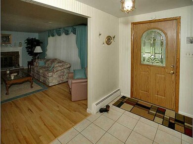 Entry/Foyer.
