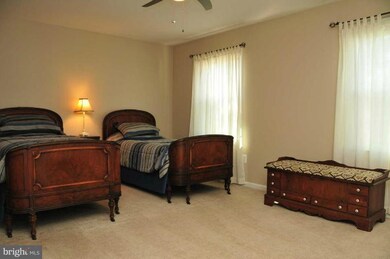 17320 Pickwick Dr, Purcellville, VA 20132 - photo 2