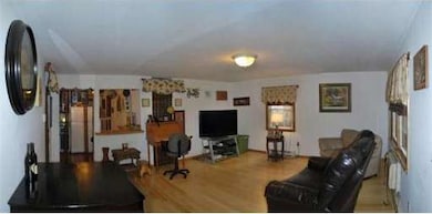 127 Round Hill Rd, Northampton, MA 01060 - photo 3