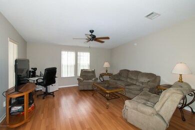 7-767 Lark Drive07