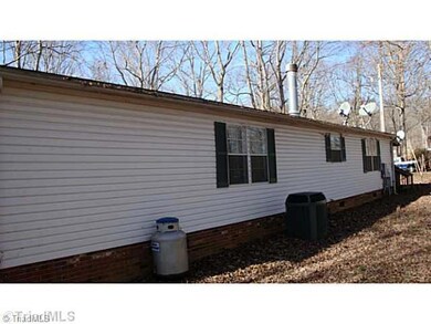 2555 Woodfield Dr, Sophia, NC 27350 - photo 3