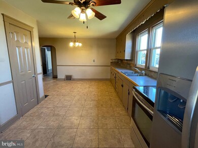 115 W Elm Ave, Hanover, PA 17331 - photo 7