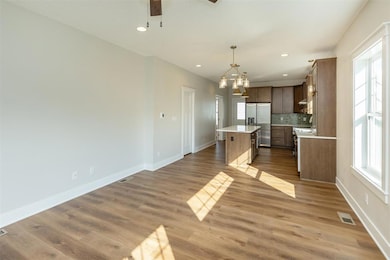 816 E Edison Ave, Des Moines, IA 50315 - photo 4