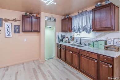 8236 Pierson St, Detroit, MI 48228 - photo 6