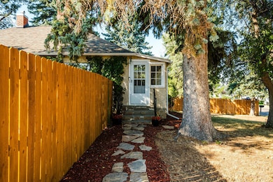 704 Delphi - Front Entrance